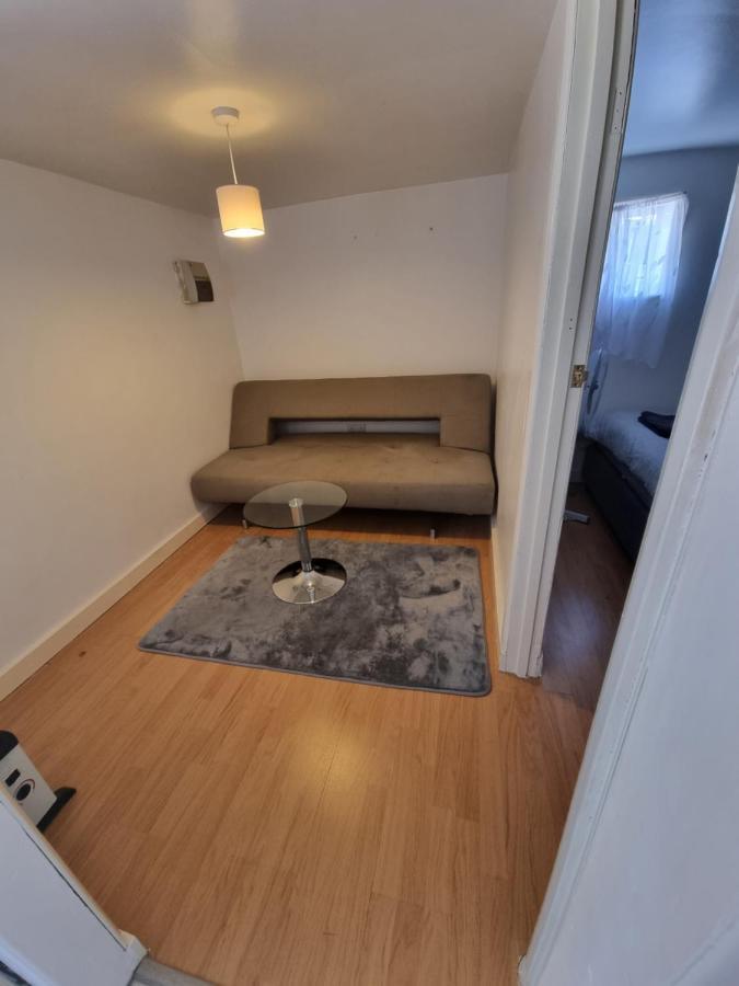 Cosey Studio Ground Floor Appartamento Enfield Esterno foto